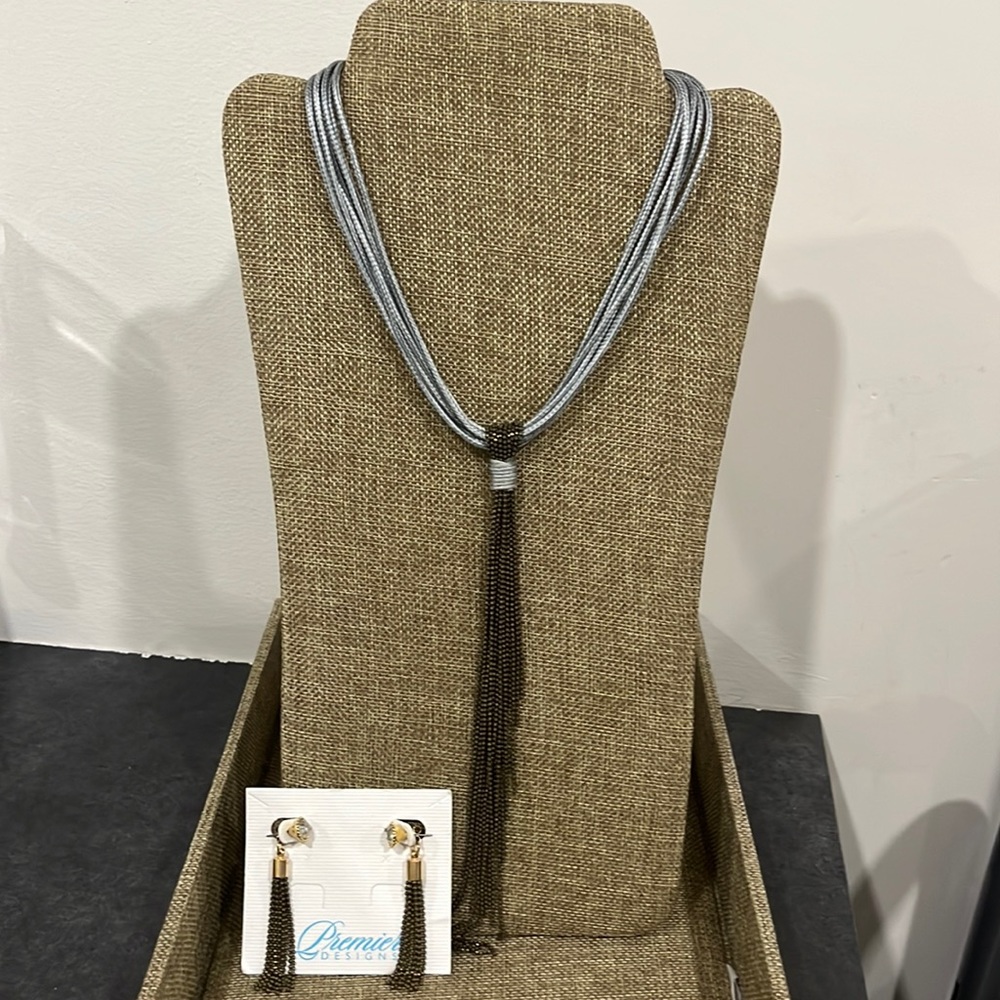 Glowing necklace